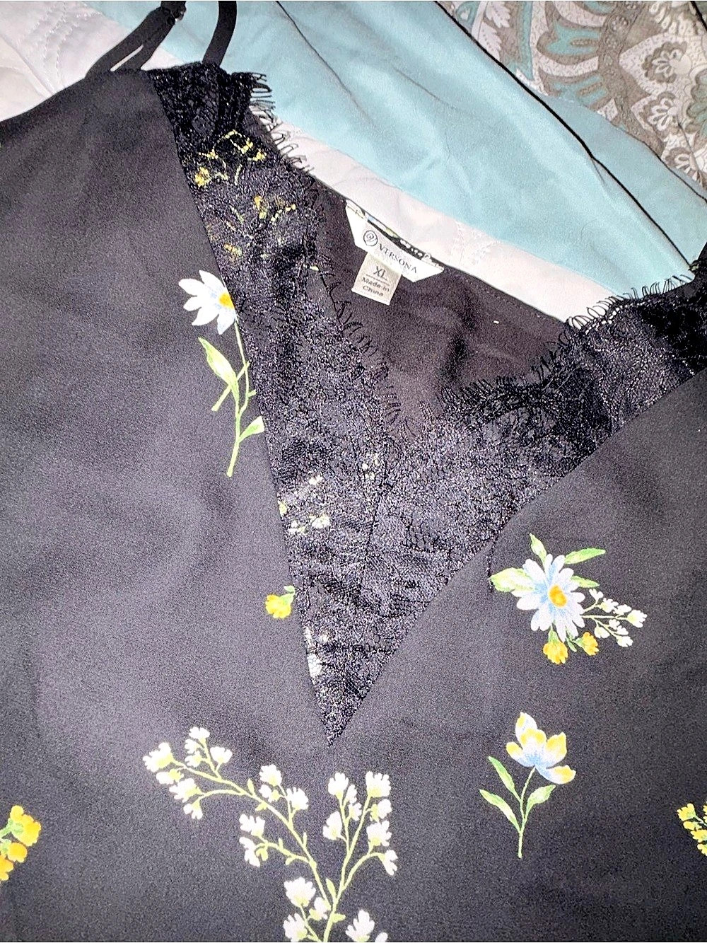 Versona Floral Lace Trim Camisole in Black XL Like New - Picture 3 of 4